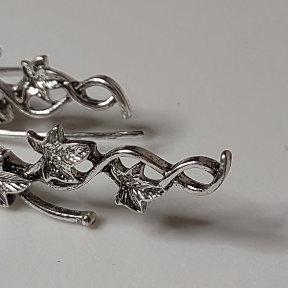 Long Silver Tone Leaf Earrings With Green Stone - Picture 4 of 14